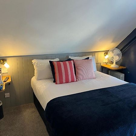 No: 1 The Esplanade Guest Accommodation. Tenby Exterior foto
