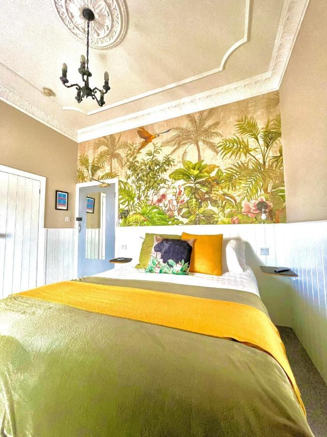 No: 1 The Esplanade Guest Accommodation. Tenby Exterior foto