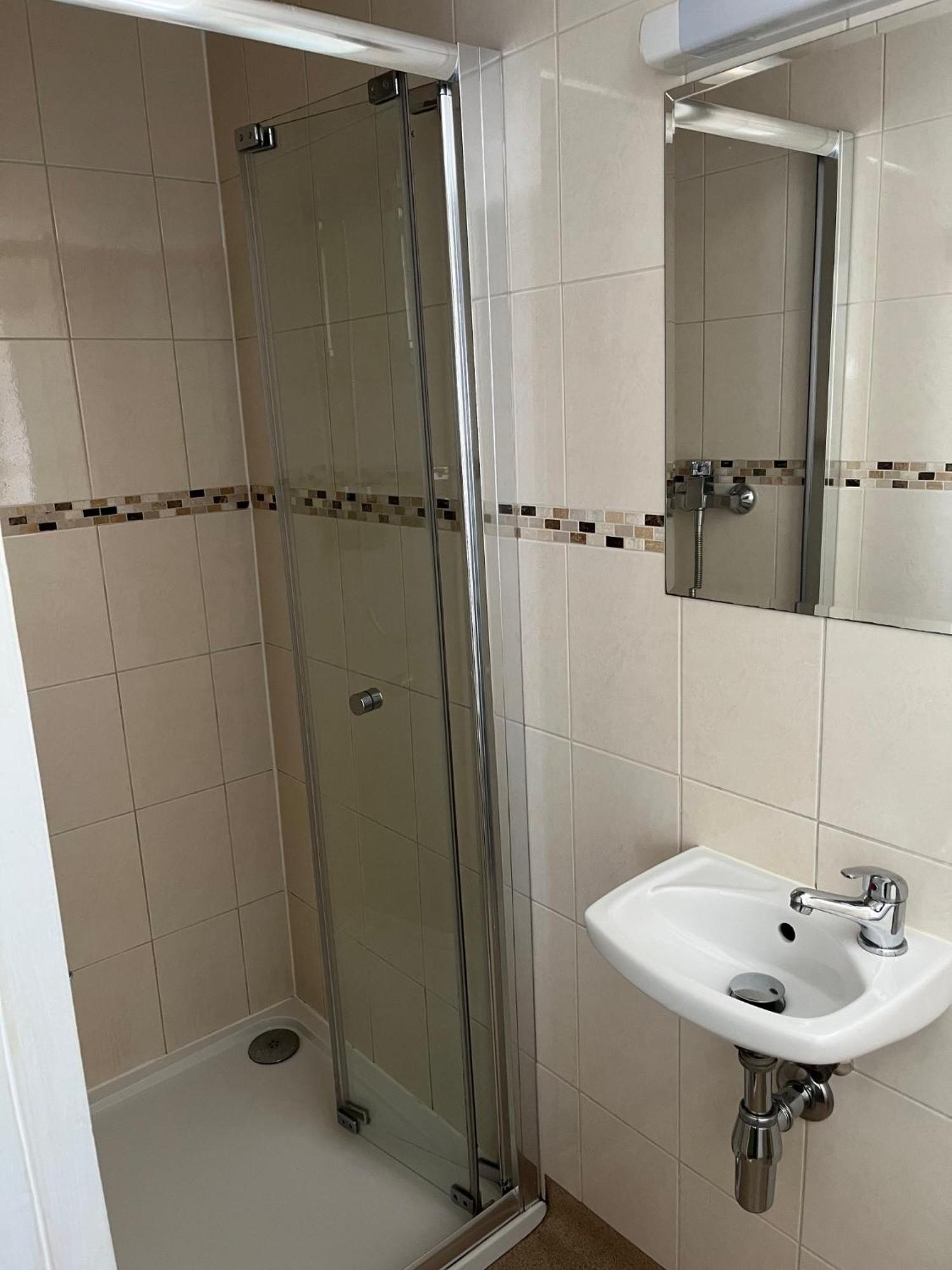 No: 1 The Esplanade Guest Accommodation. Tenby Quarto foto