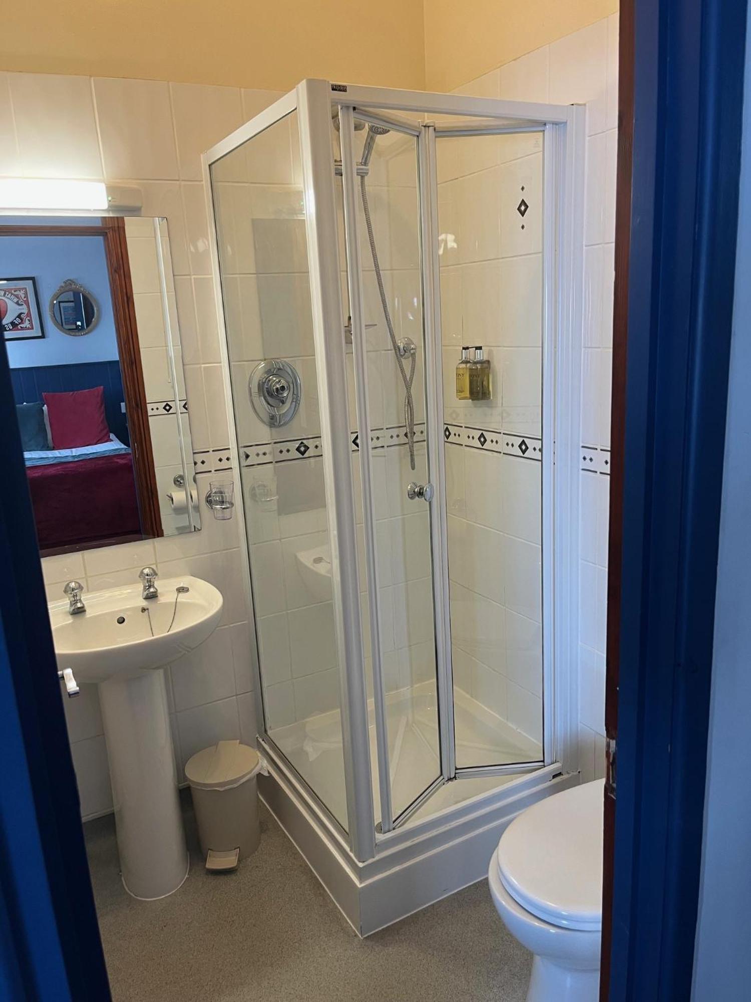 No: 1 The Esplanade Guest Accommodation. Tenby Quarto foto