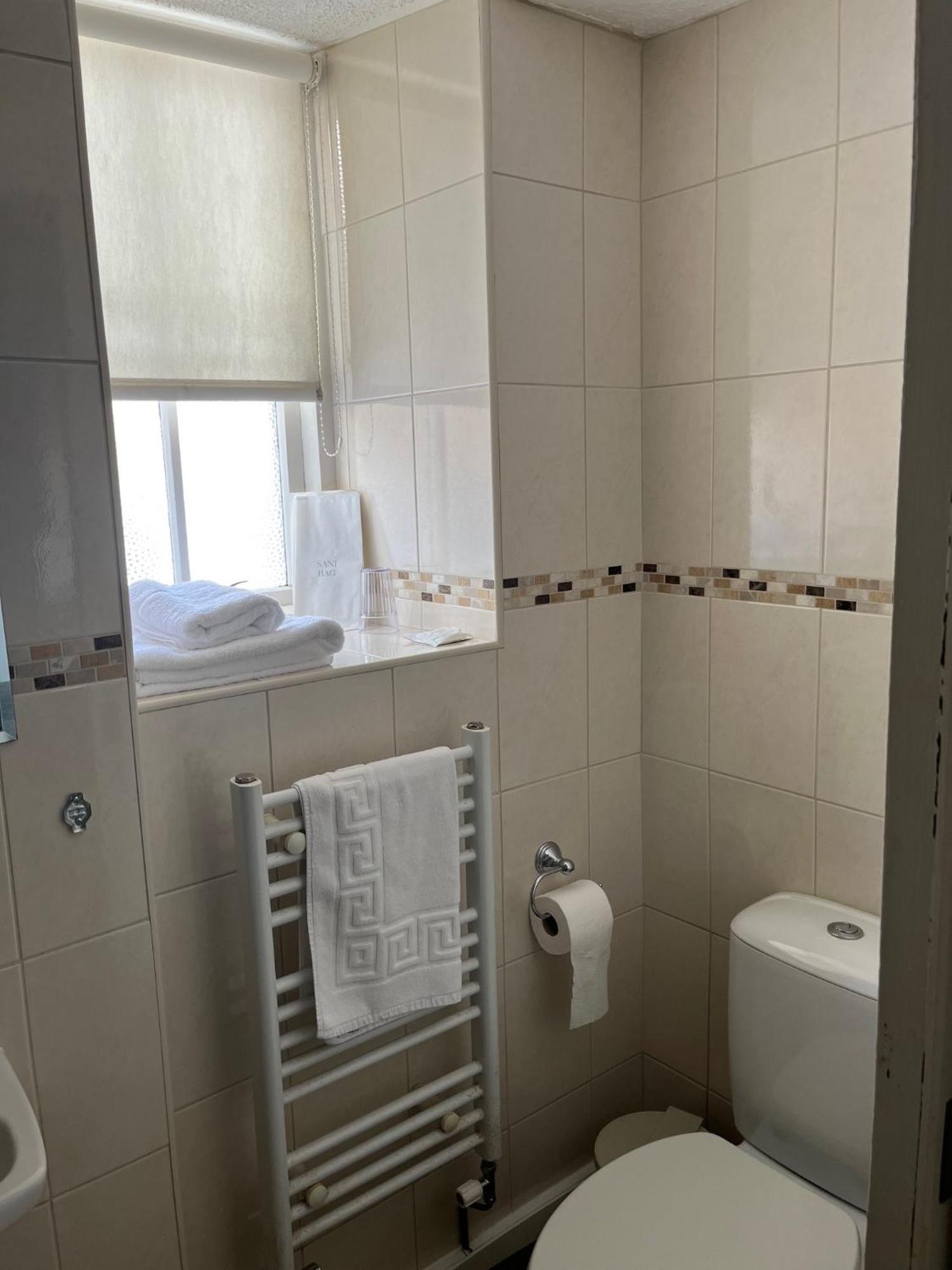 No: 1 The Esplanade Guest Accommodation. Tenby Quarto foto